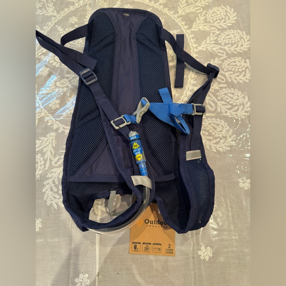NWT Navy and Gray Hydration H2O Backpack. 2 Litres capacity - Picture 5 of 13